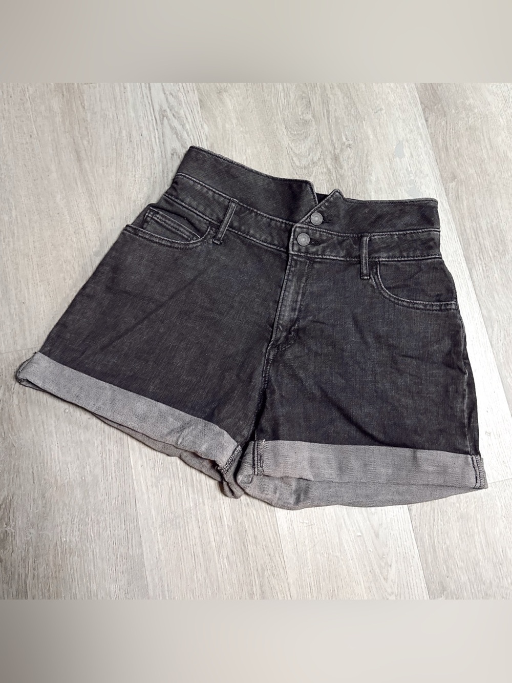 •BANANA REPUBLIC• HIGH RISE DENIM SHORTS